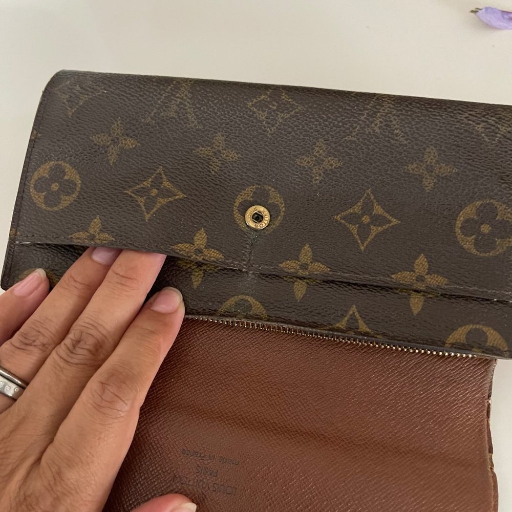 LOUIS VUITTION Vintage Authentic Monogram Sarah Long Wallet - Picture 7 of 8